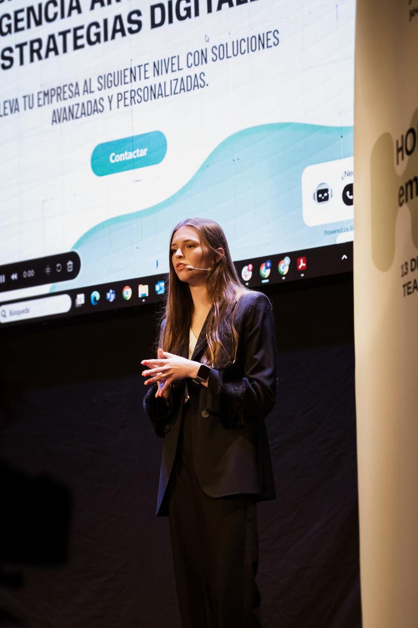 Mariia presenting at a conference